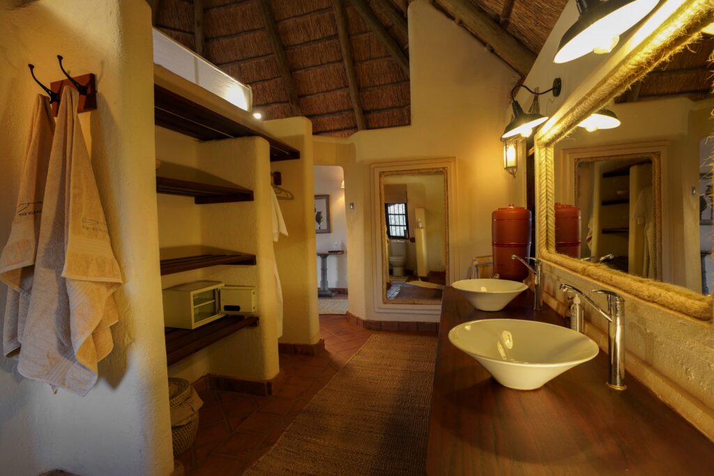 30-Room 2 - Jack Swynnerton-15