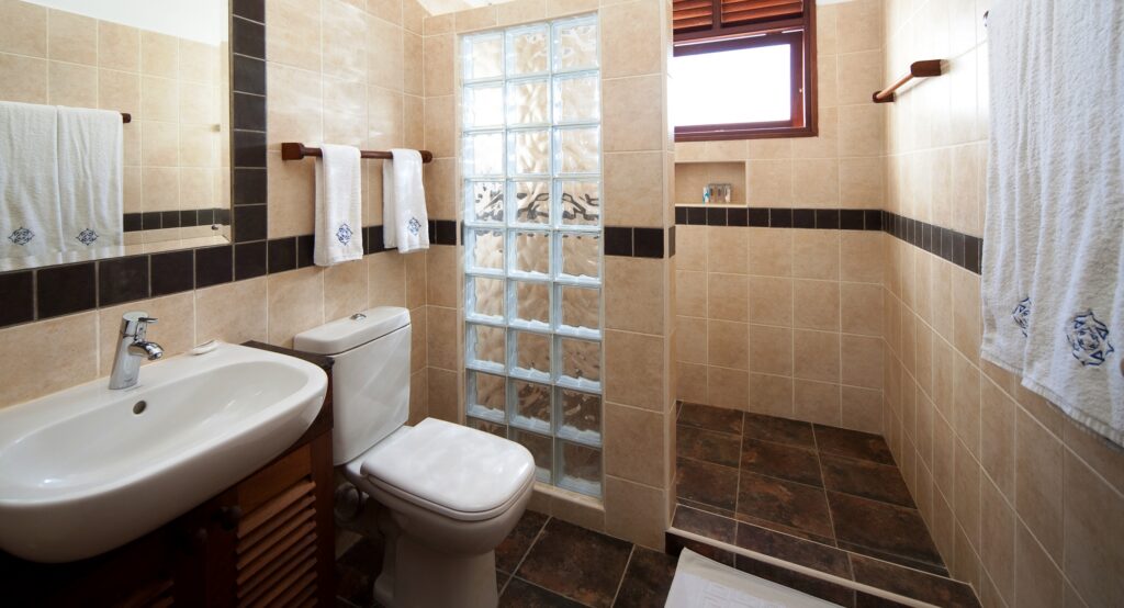 3BS BATHROOM
