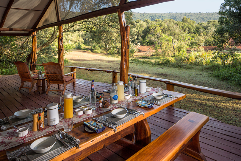 Acacia House - Dining on the private verandah