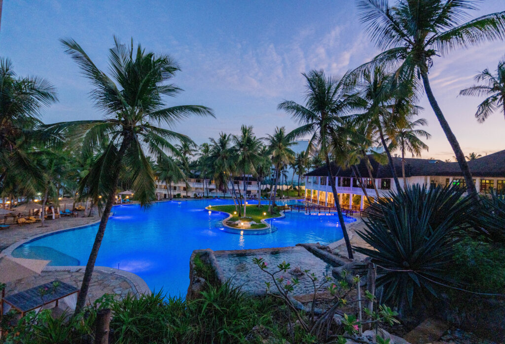 Adult pool(5)