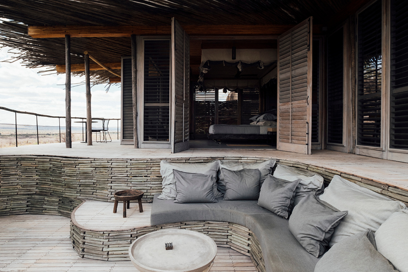 Asilia-Africa-Jabali-Ridge-Sunken-lounge-area-in-guest-room