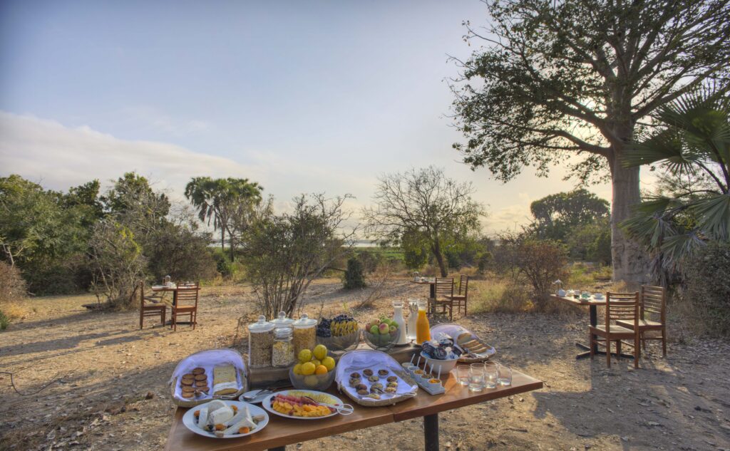 Breakfast-in-camp-roho