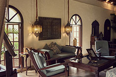 Breezes-Lounge-and-Lobby-Thumb
