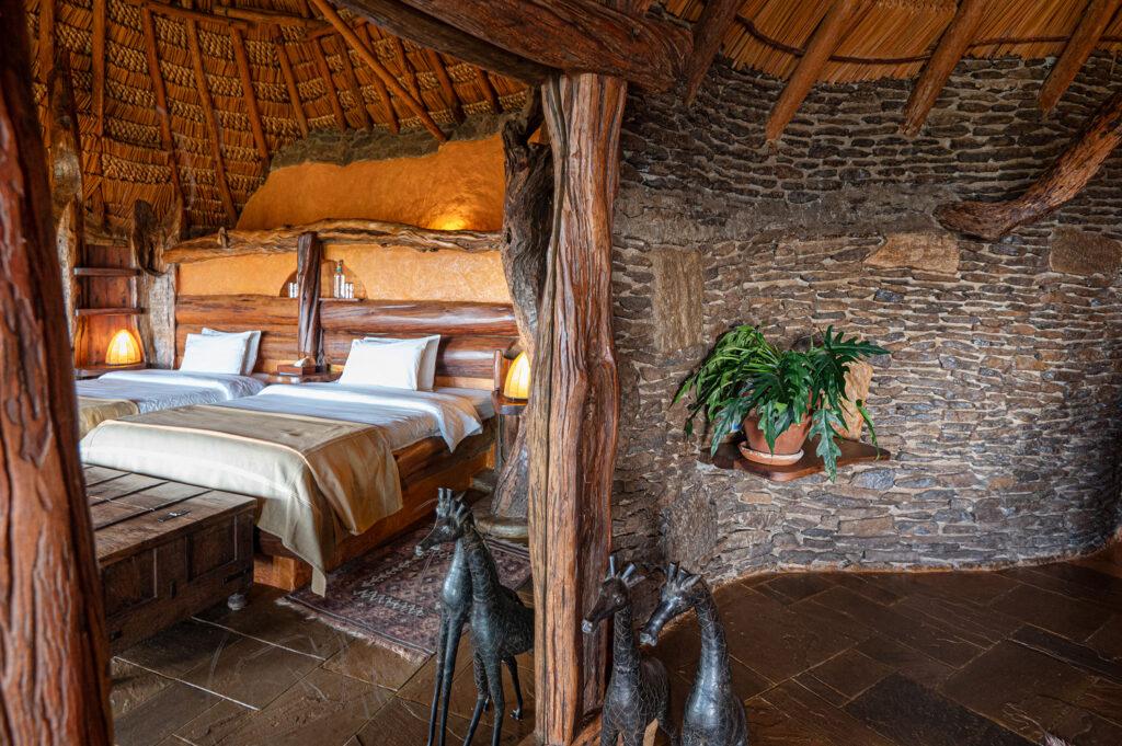Bush-and-Beyond-Ol-Malo-House-Main-House-Giraffe-3
