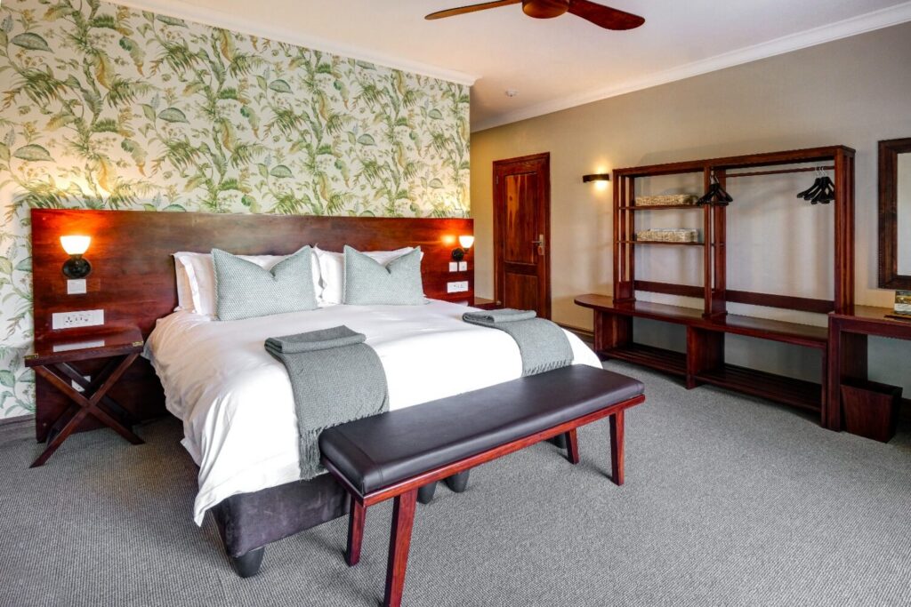 Deluxe-Room-King-ILH--1500x1000