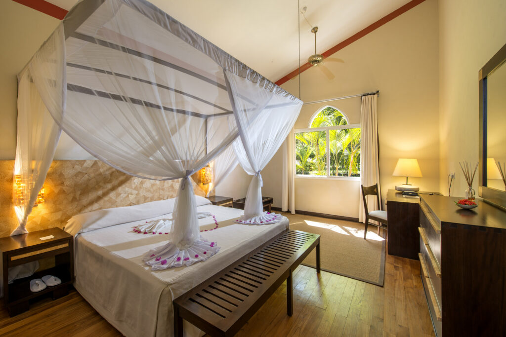 DeluxeSuitePrivatePool-Bedroom