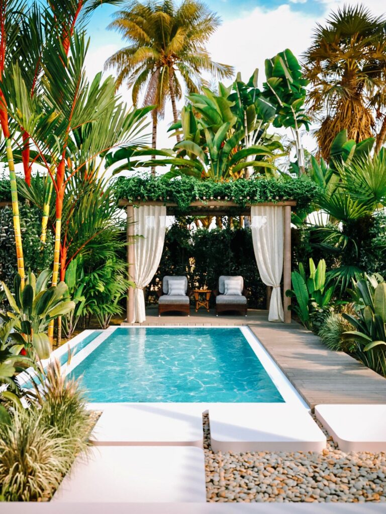 DeluxeSuitePrivatePool-veranda