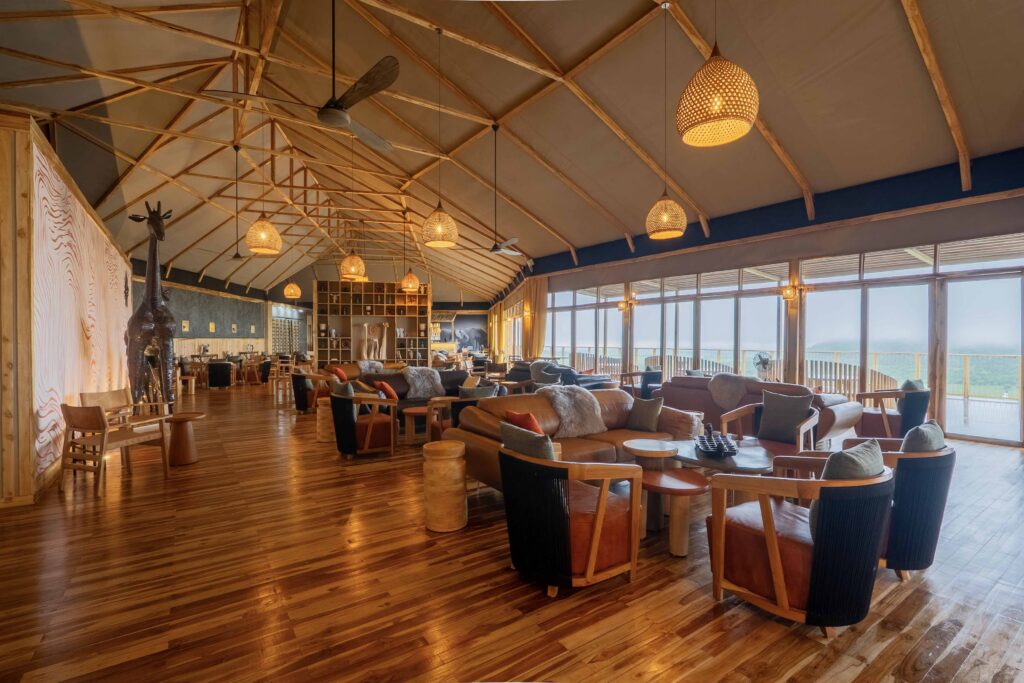 Lounge Bar Balcony 2