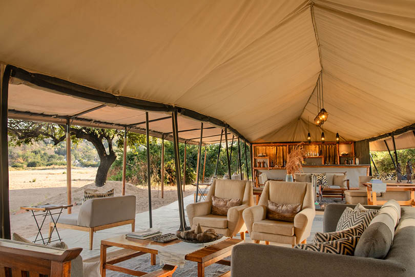 Main-Area-Bar-and-Lounge