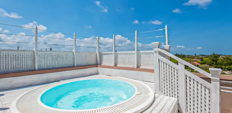 Medina-Palms-pool