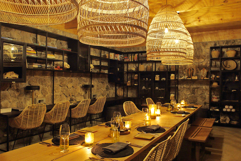 Namiri-Plains-The-Den-private-dining