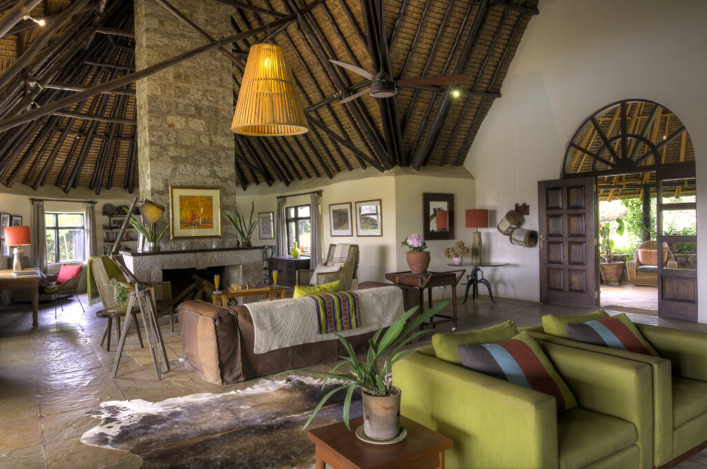 Ololo Lodge Main Guest Living Rm 04