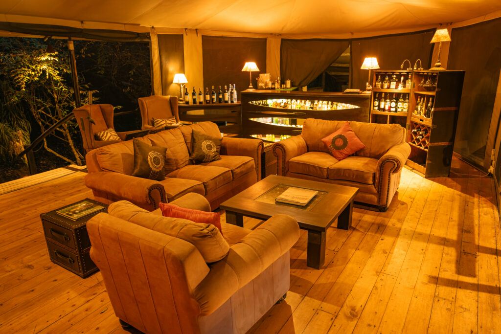 SOROI PRIVATE WING - BAR & LOUNGE(2)