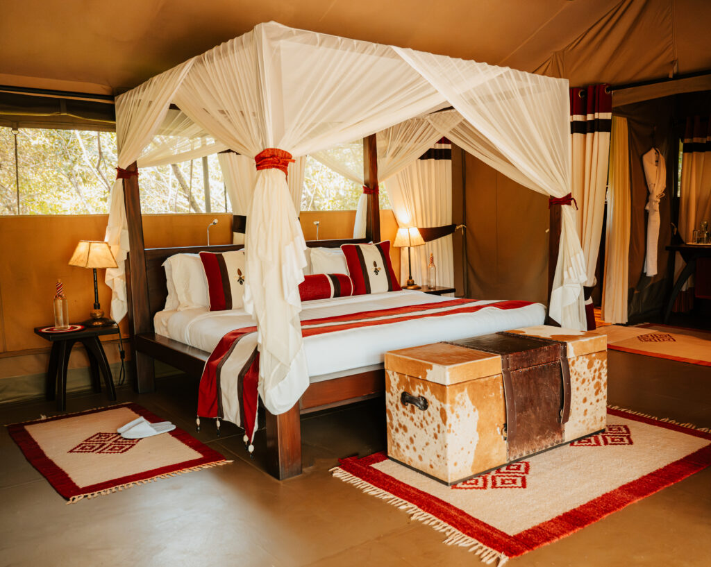 SOROI PRIVATE WING-LUXURY RIVER TENT-KINGSIZE BED