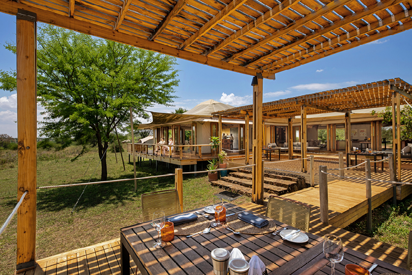 Sayari-Exterior-view-of-the-deck-and-lounge-area