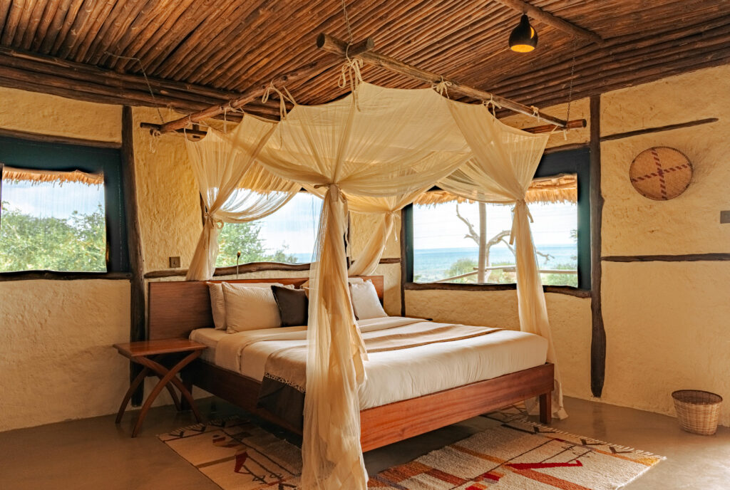 Soroi Leopards Lair Cottages - King size bed