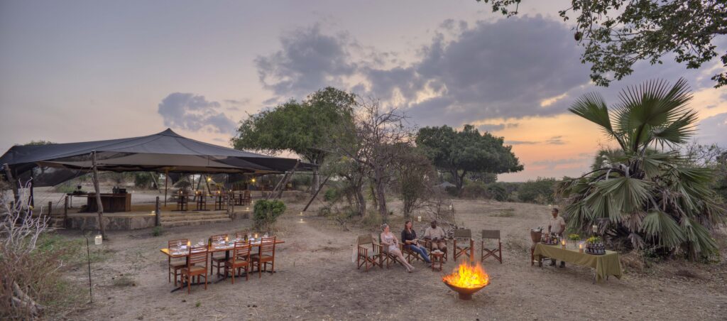 Sundowners-and-Dinner-under-the-stars-at-Roho