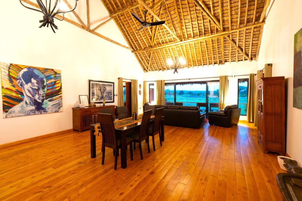 Tawi Lodge - Suite (Central Lounge Dining Area)