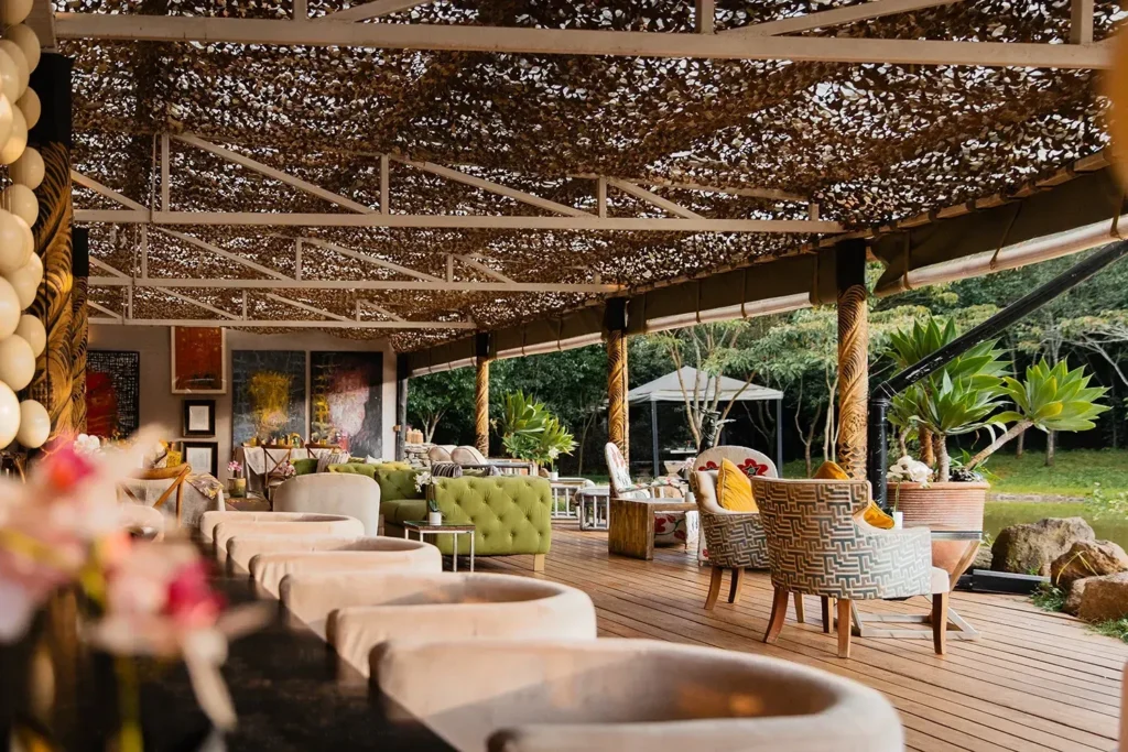 The Deck and egg bar - Hemingways Eden Residence