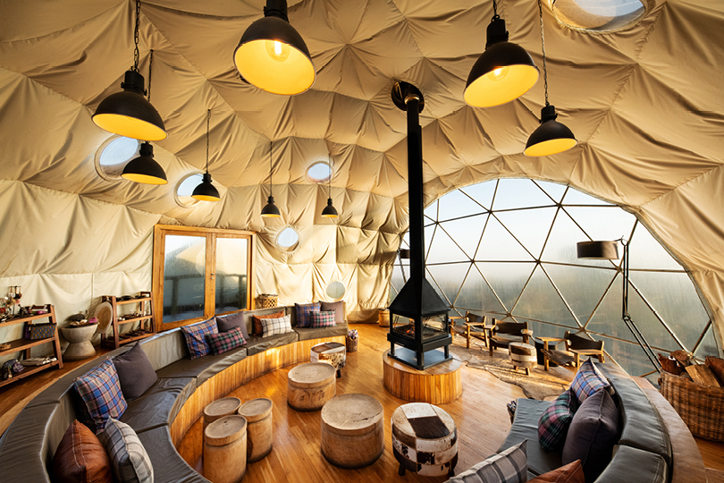 The-Highlands-Enjoy-the-beautiful-view-in-the-lounge-dome (1)