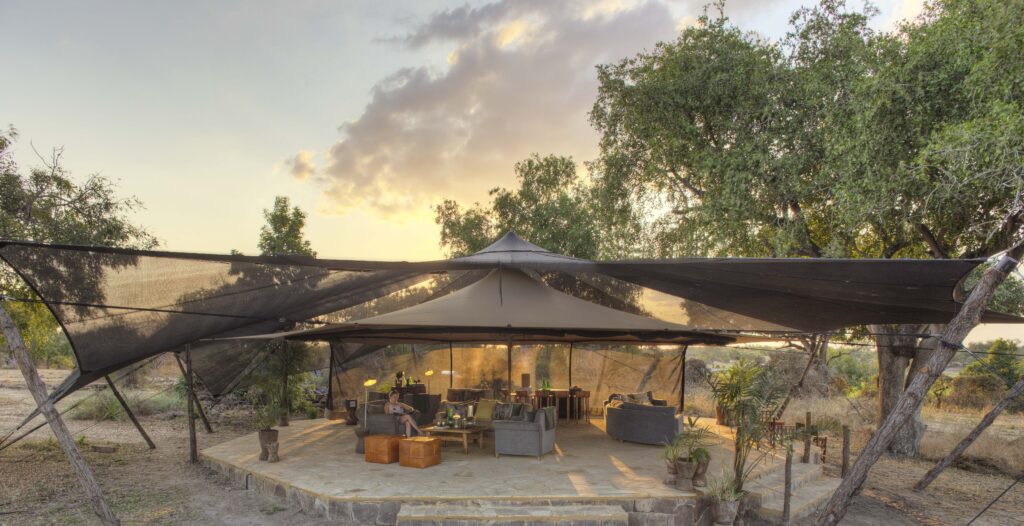The-Loung-and-Bar-area-Roho