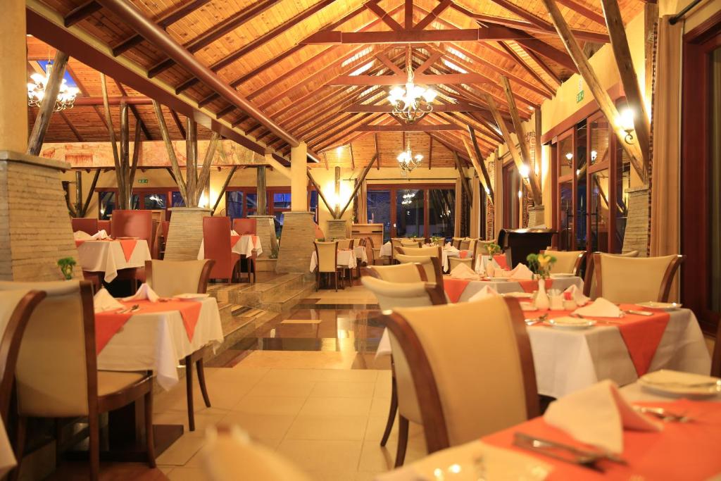 enashipai-dining_1_orig