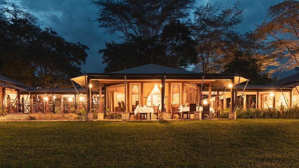exterior-dining-room-lake-elmenteita