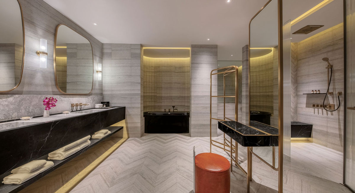 fairmont-singapore-presidential-suite-bathroom1-1