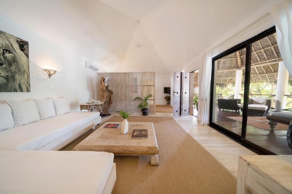 lion-in-the-sun-living-room_1_orig