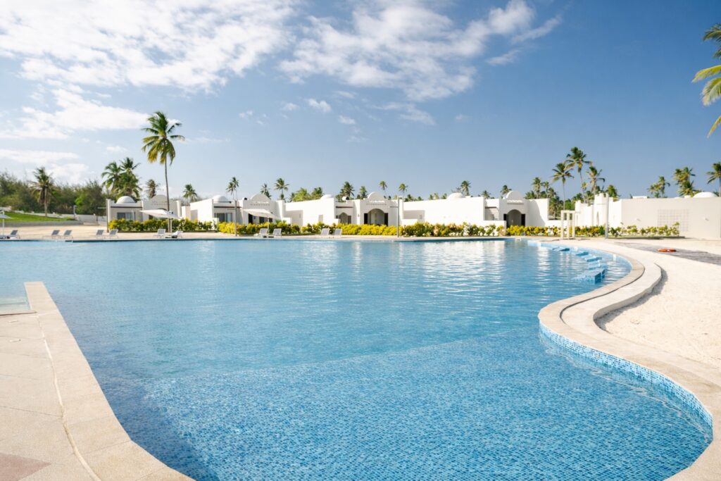 resort_pool_clean