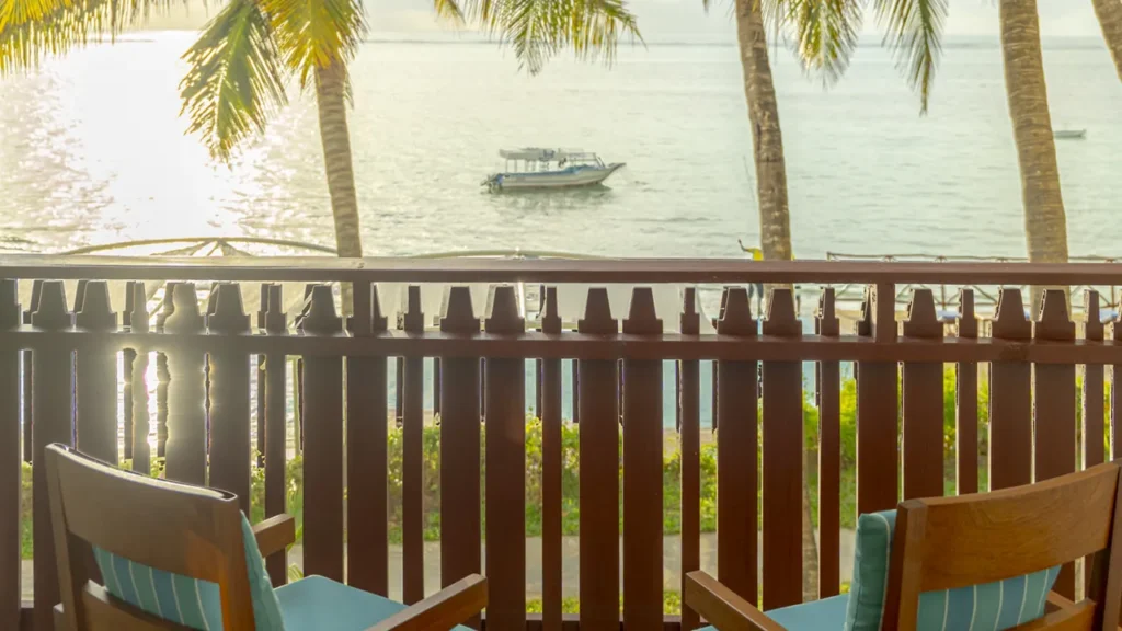 voyager-beach-resort-gallerysuperior-sea-view-cabin-view-balcony